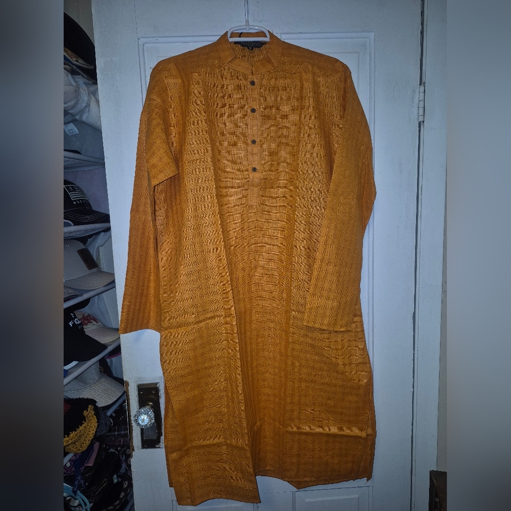 Nwt Sojanya brand men's kurta Size 38 Burnt Orange